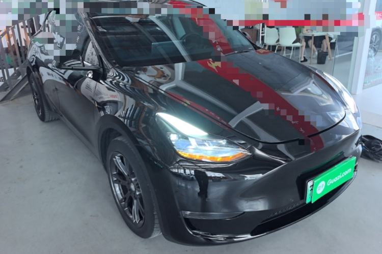 Used Tesla Model Y 2023 Long-Range All-Wheel-Drive Version Front Right 45 Deg