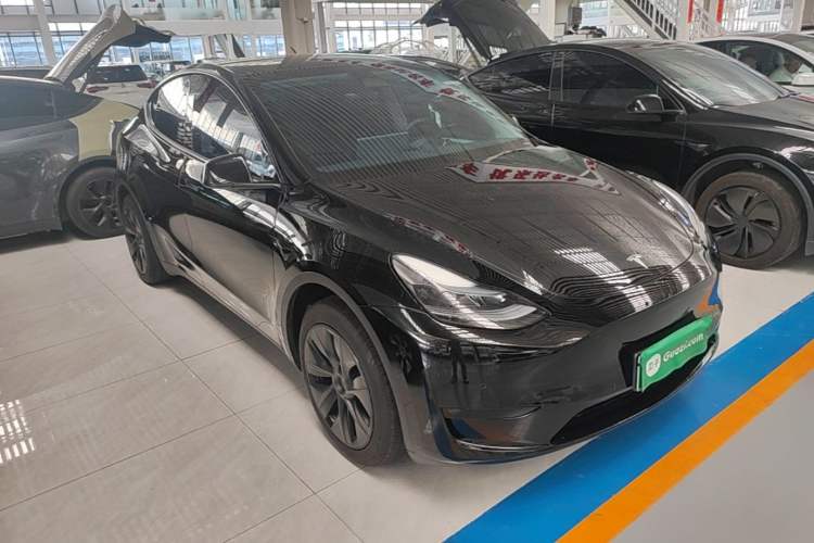 Used Tesla Model Y 2023 Rear-Wheel-Drive Version Front Right 45 Deg