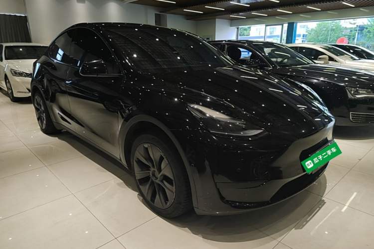 Used Tesla Model Y 2023 Rear-Wheel-Drive Version Front Right 45 Deg