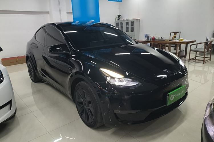 Used Tesla Model Y 2023 Long-Range All-Wheel-Drive Version Front Right 45 Deg