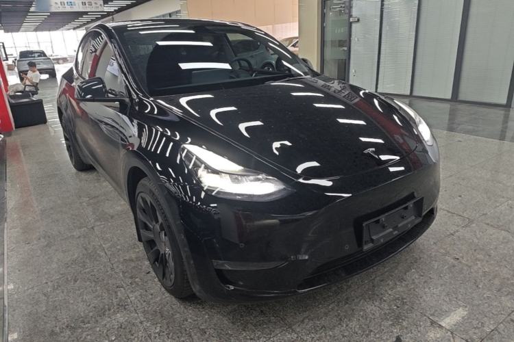 Used Tesla Model Y 2023 Long-Range All-Wheel-Drive Version Front Right 45 Deg