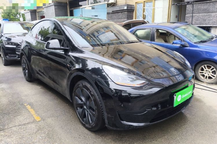 Used Tesla Model Y 2023 Rear-Wheel-Drive Version Front Right 45 Deg