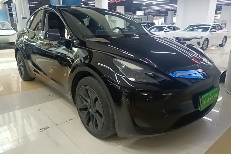 Used Tesla Model Y 2023 Rear-Wheel-Drive Version Front Right 45 Deg