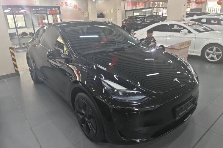 Used Tesla Model Y 2023 Rear-Wheel-Drive Version Front Right 45 Deg