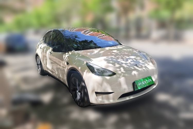 Used Tesla Model Y 2023 Rear-Wheel-Drive Version Front Right 45 Deg