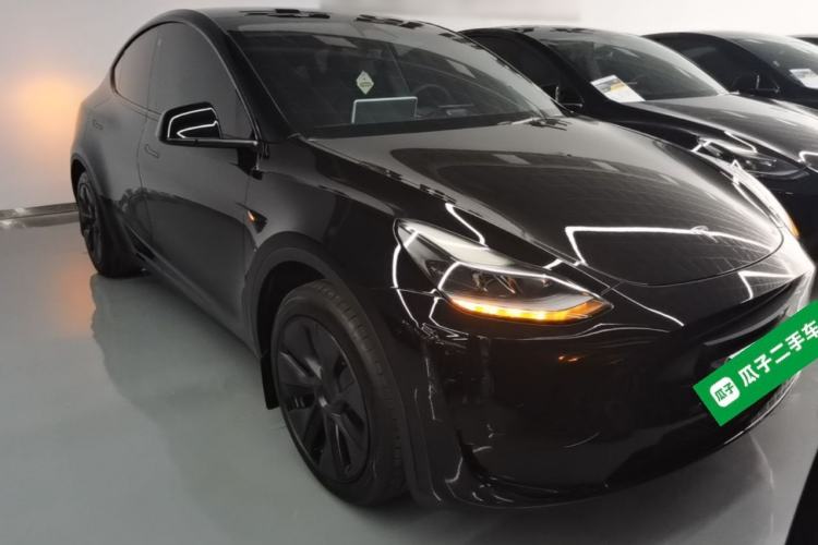 Used Tesla Model Y 2023 Rear-Wheel-Drive Version Front Right 45 Deg