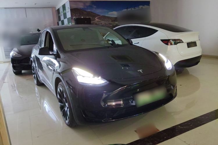 Used Tesla Model Y 2023 Rear-Wheel-Drive Version Front Right 45 Deg