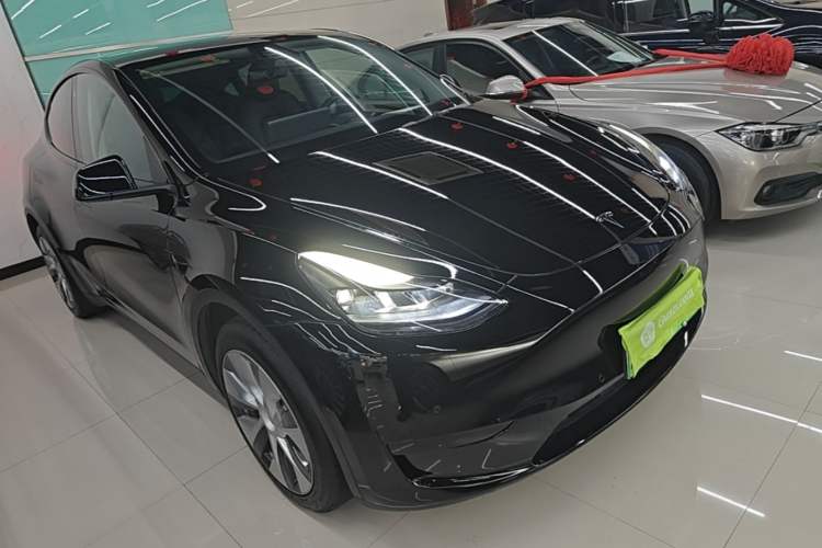 Used Tesla Model Y 2023 Rear-Wheel-Drive Version Front Right 45 Deg