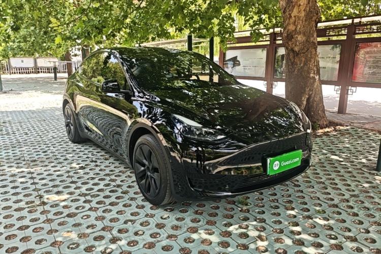 Used Tesla Model Y 2023 Rear-Wheel-Drive Version Front Right 45 Deg