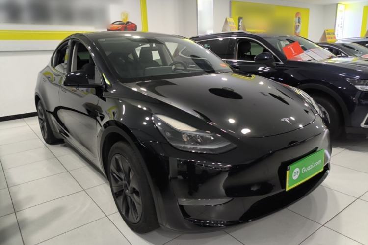 Used Tesla Model Y 2023 Long-Range All-Wheel-Drive Version Front Right 45 Deg