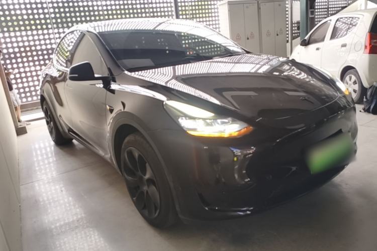 Used Tesla Model Y 2023 Rear-Wheel-Drive Version Front Right 45 Deg