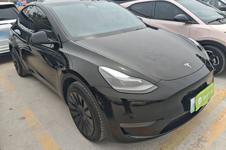 Used Tesla Model Y 2023 Long-Range All-Wheel-Drive Version Front Right 45 Deg