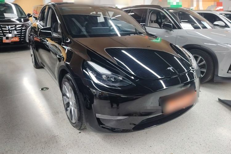 Used Tesla Model Y 2023 Long-Range All-Wheel-Drive Version Front Right 45 Deg