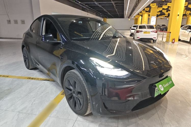 Used Tesla Model Y 2023 Rear-Wheel-Drive Version Front Right 45 Deg
