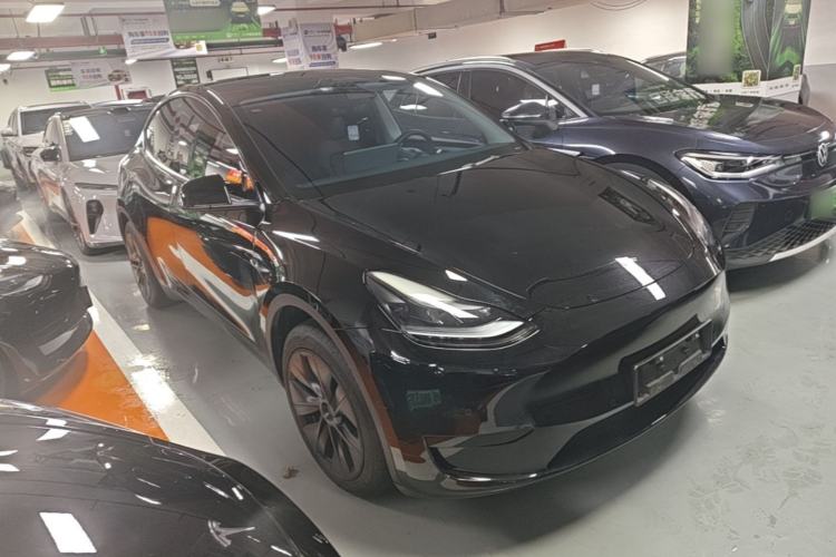 Used Tesla Model Y 2023 Rear-Wheel-Drive Version Front Right 45 Deg