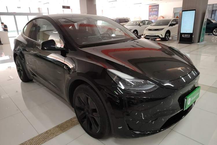 Used Tesla Model Y 2023 Rear-Wheel-Drive Version Front Right 45 Deg