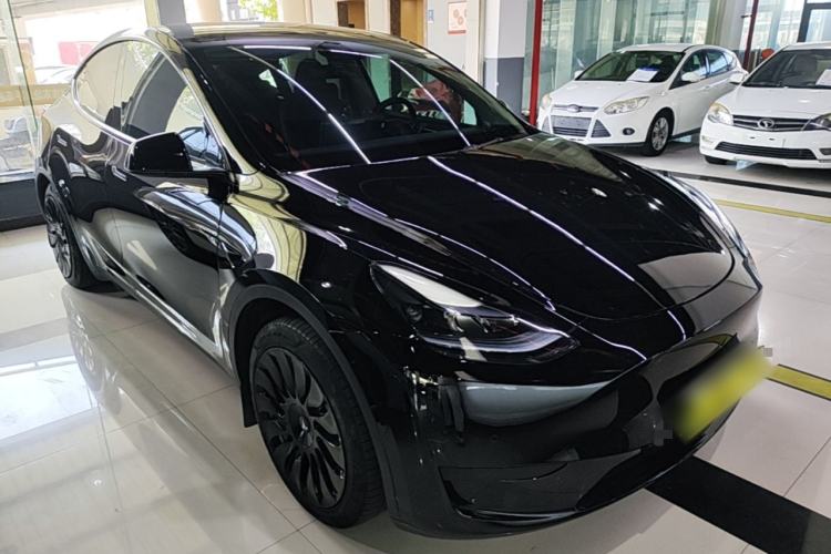 Used Tesla Model Y 2023 Rear-Wheel-Drive Version Front Right 45 Deg