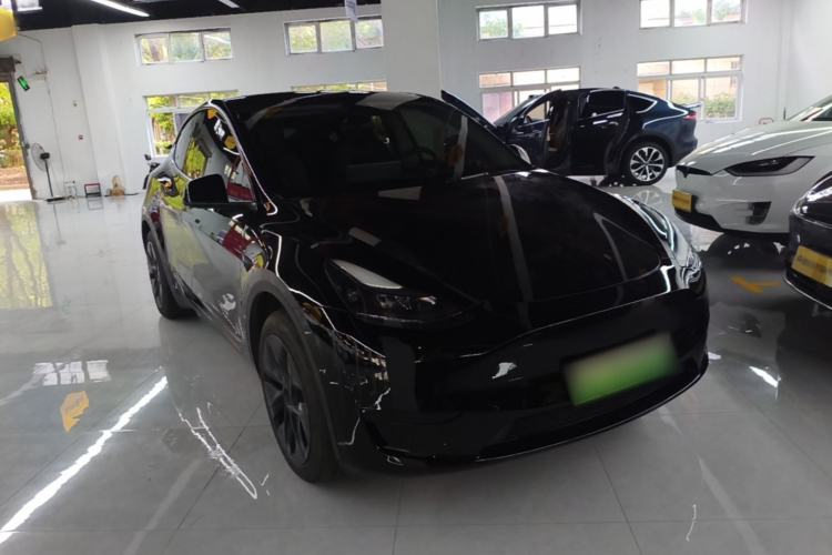 Used Tesla Model Y 2023 Rear-Wheel-Drive Version Front Right 45 Deg
