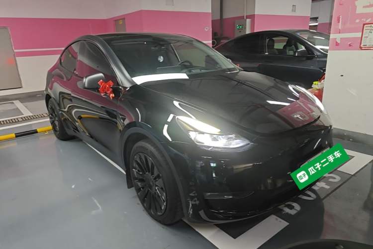 Used Tesla Model Y 2023 Long-Range All-Wheel-Drive Version Front Right 45 Deg