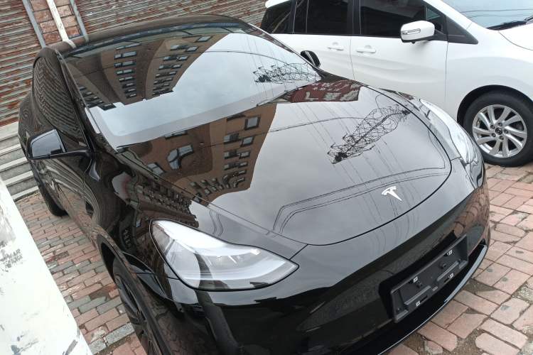 Used Tesla Model Y 2023 Rear-Wheel-Drive Version Front Right 45 Deg