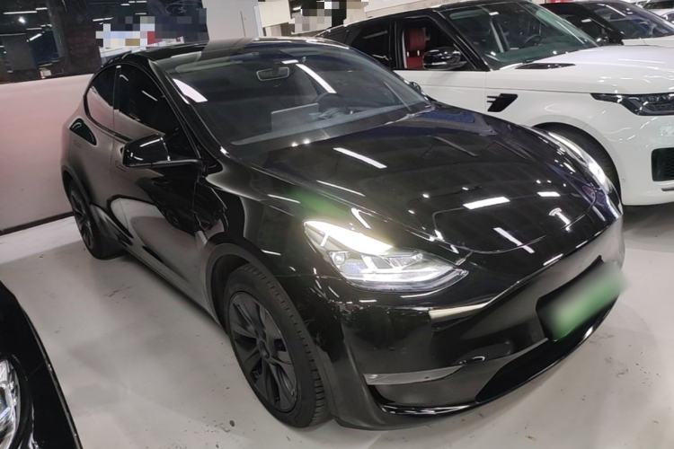 Used Tesla Model Y 2023 Long-Range All-Wheel-Drive Version Front Right 45 Deg