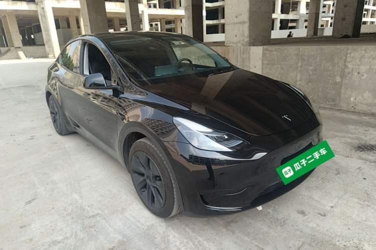 Used Tesla Model Y 2023 Rear-Wheel-Drive Version Front Right 45 Deg