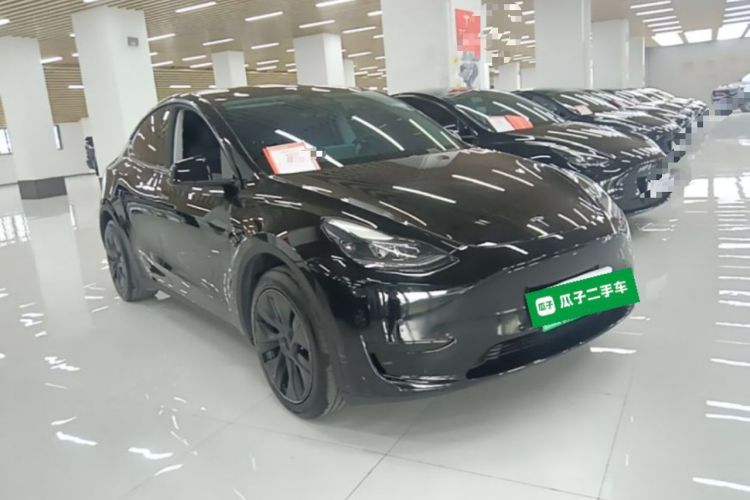 Used Tesla Model Y 2023 Rear-Wheel-Drive Version Front Right 45 Deg