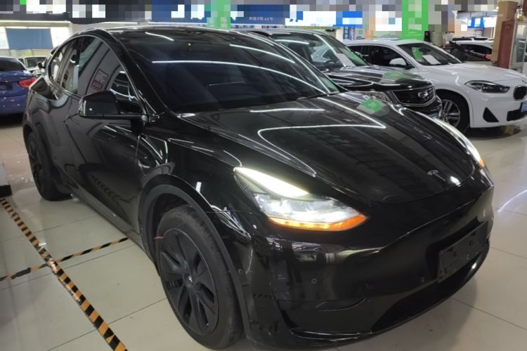 Used Tesla Model Y 2023 Rear-Wheel-Drive Version Front Right 45 Deg
