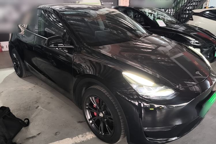 Used Tesla Model Y 2023 Long-Range All-Wheel-Drive Version Front Right 45 Deg