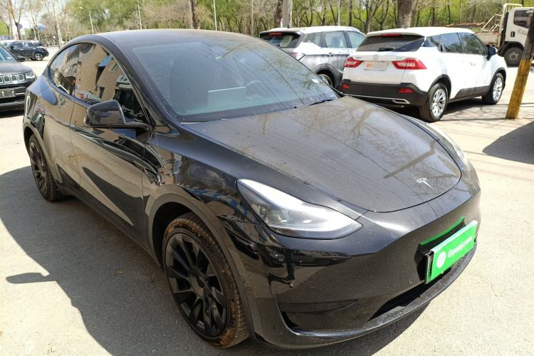 Used Tesla Model Y 2023 Rear-Wheel-Drive Version Front Right 45 Deg