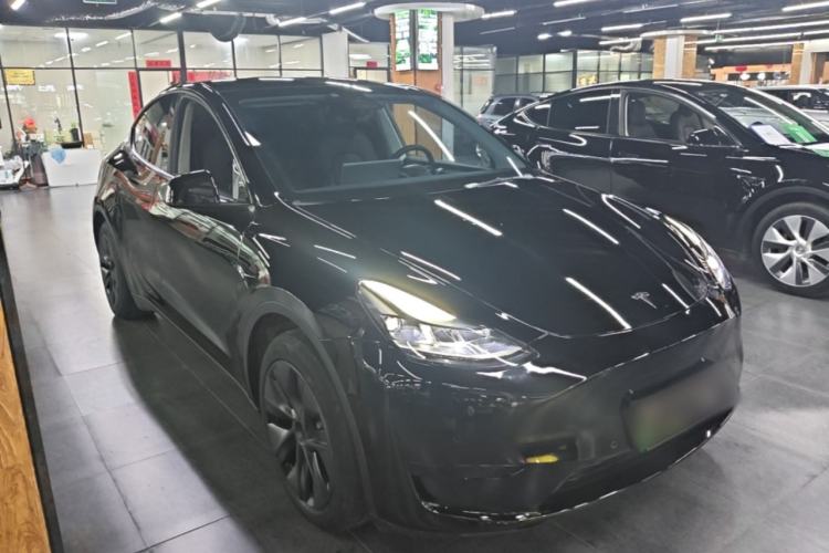 Used Tesla Model Y 2023 Rear-Wheel-Drive Version Front Right 45 Deg