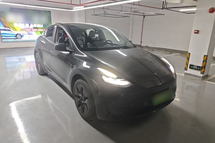 Used Tesla Model Y 2023 Rear-Wheel-Drive Version Front Right 45 Deg