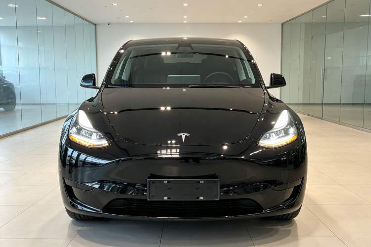 Used Tesla Model Y 2023 Rear-Wheel-Drive Version Front