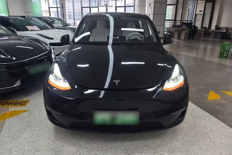 Used Tesla Model Y 2023 High-Performance All-Wheel-Drive Version Front