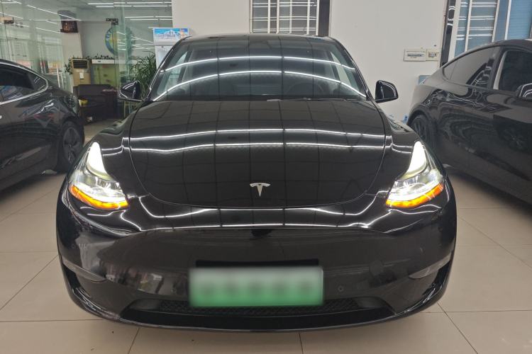 Used Tesla Model Y 2023 Long-Range All-Wheel-Drive Version Front