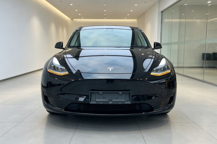 Used Tesla Model Y 2023 Rear-Wheel-Drive Version Front