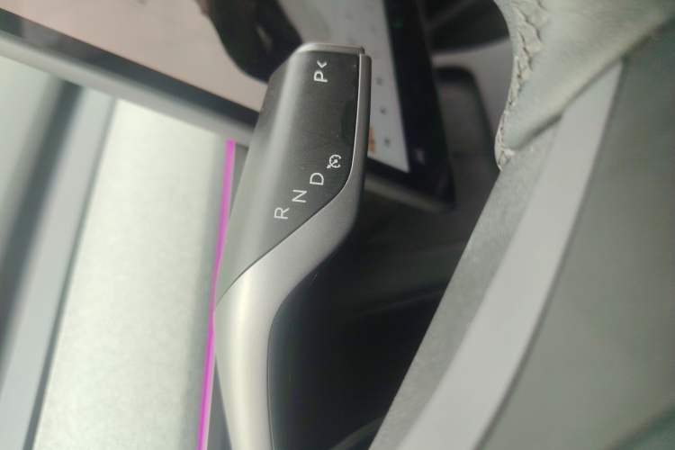 Used Tesla Model Y 2023 Long-Range All-Wheel-Drive Version Gear Lever