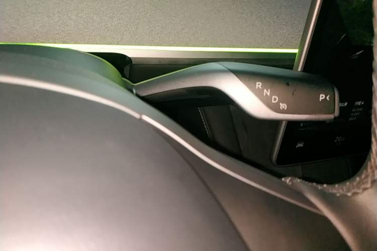 Used Tesla Model Y 2023 High-Performance All-Wheel-Drive Version Gear Lever
