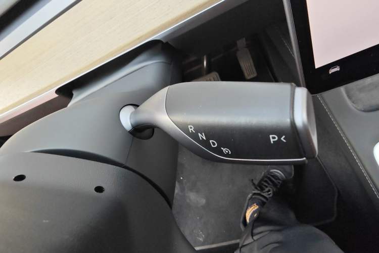 Used Tesla Model Y 2023 Long-Range All-Wheel-Drive Version Gear Lever