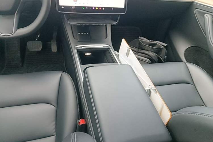 Used Tesla Model Y 2023 Long-Range All-Wheel-Drive Version Gear Lever