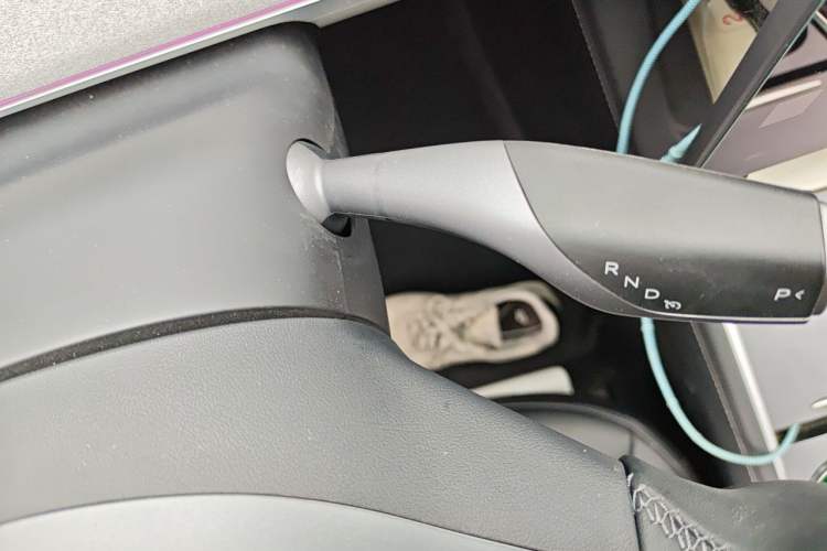Used Tesla Model Y 2023 Long-Range All-Wheel-Drive Version Gear Lever