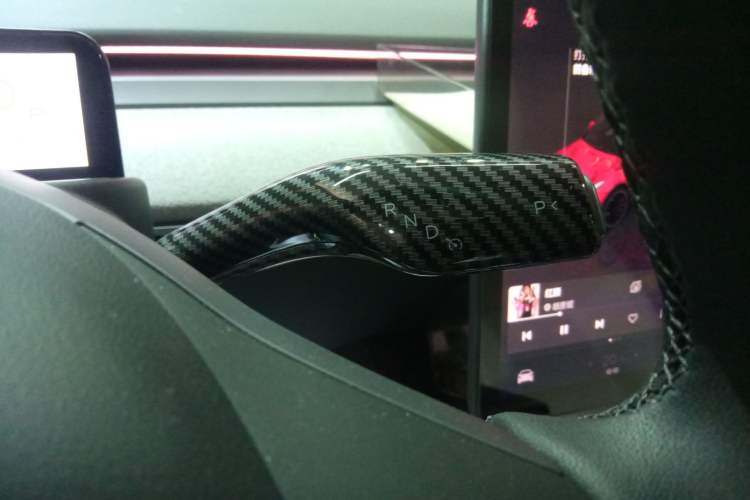 Used Tesla Model Y 2023 High-Performance All-Wheel-Drive Version Gear Lever