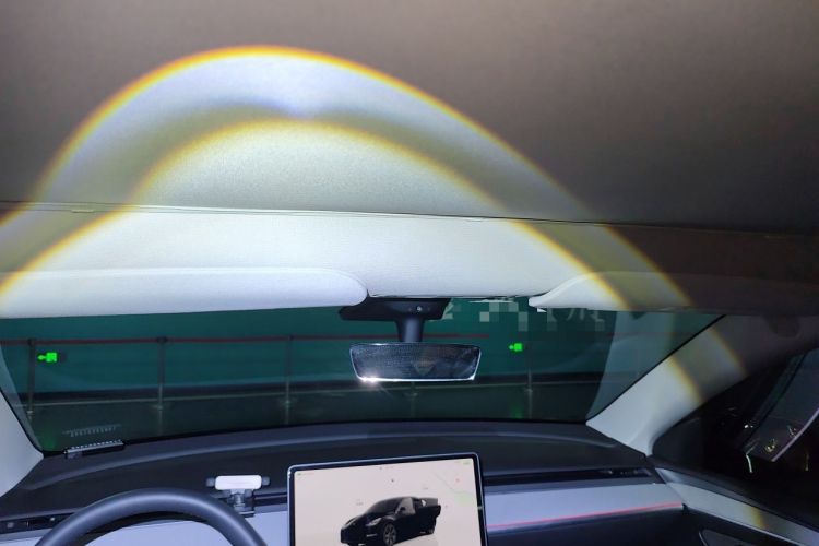 Used Tesla Model Y 2023 Long-Range All-Wheel-Drive Version Headliner