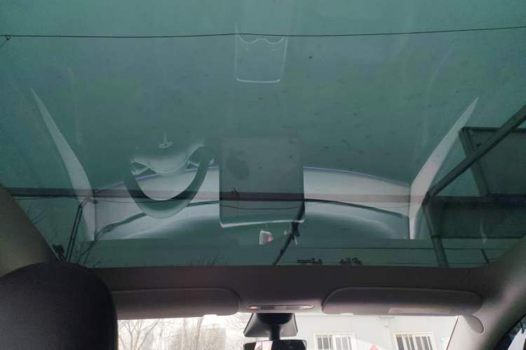 Used Tesla Model Y 2023 Long-Range All-Wheel-Drive Version Headliner