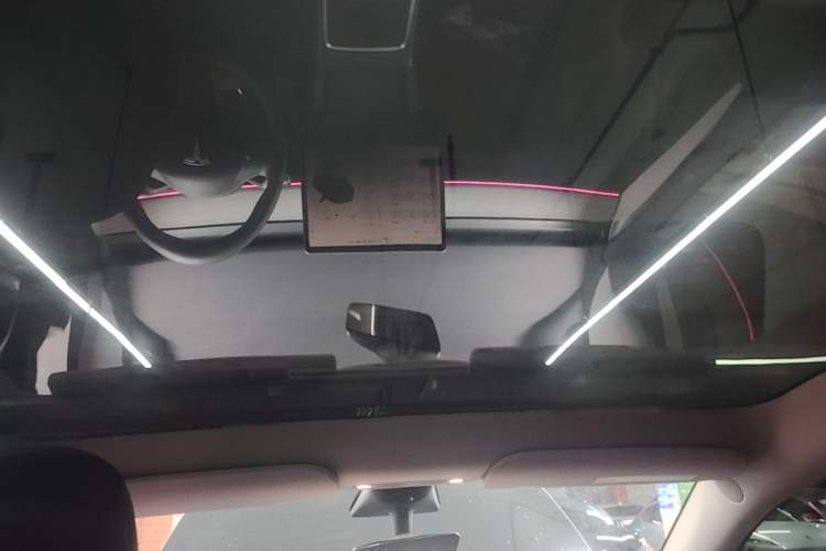 Used Tesla Model Y 2023 Long-Range All-Wheel-Drive Version Headliner