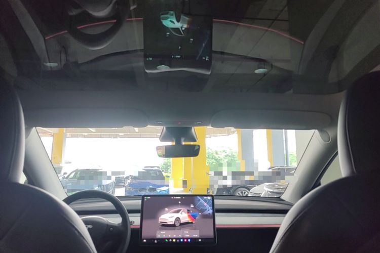 Used Tesla Model Y 2023 Long-Range All-Wheel-Drive Version Headliner