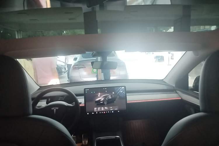 Used Tesla Model Y 2023 Rear-Wheel-Drive Version Headliner