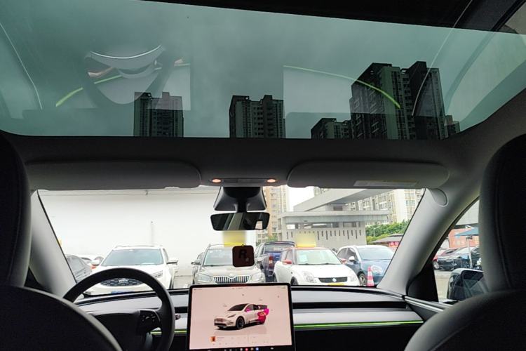 Used Tesla Model Y 2023 Long-Range All-Wheel-Drive Version Headliner