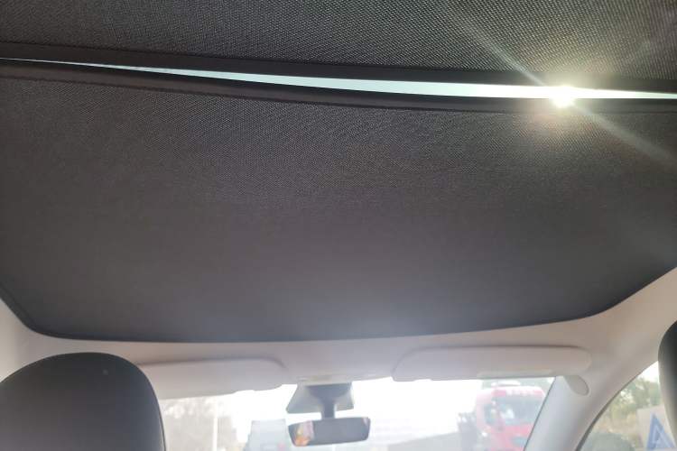 Used Tesla Model Y 2023 Rear-Wheel-Drive Version Headliner