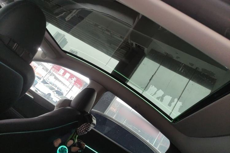 Used Tesla Model Y 2023 Long-Range All-Wheel-Drive Version Headliner